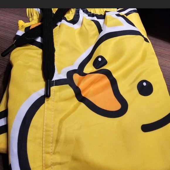 2XL CARTOON DUCK SHORTS/SWIM TRUNKS WITH WHITE MESH ON THE INSIDE. - Picture 3 of 7